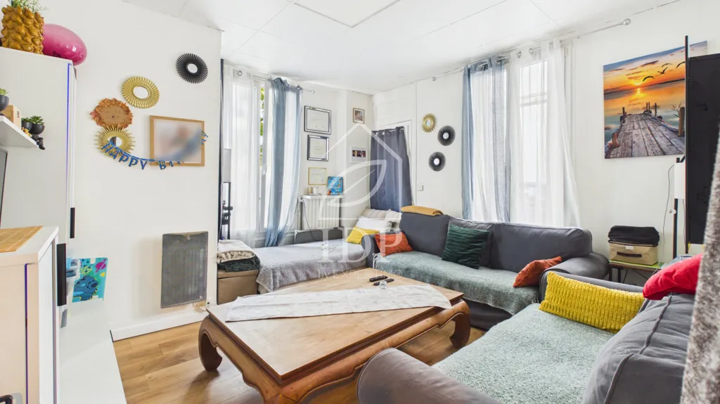 Elutuba - House with Garden and Outbuilding in Drancy Centre