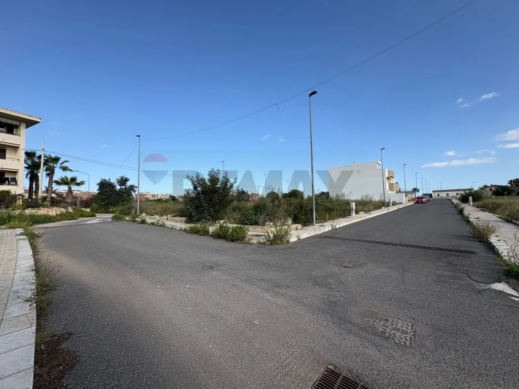 Giardino - Buildable Land with Urban Amenities in Ispica