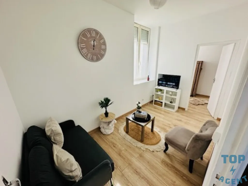 Séjour - Appartement Rénové avec Cave à Lyon
