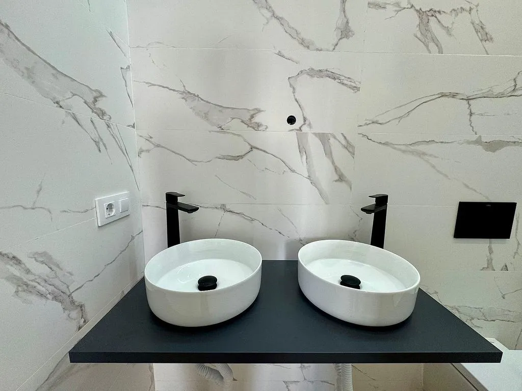 Bathrooms - Studio with Air Conditioning in El Astillero