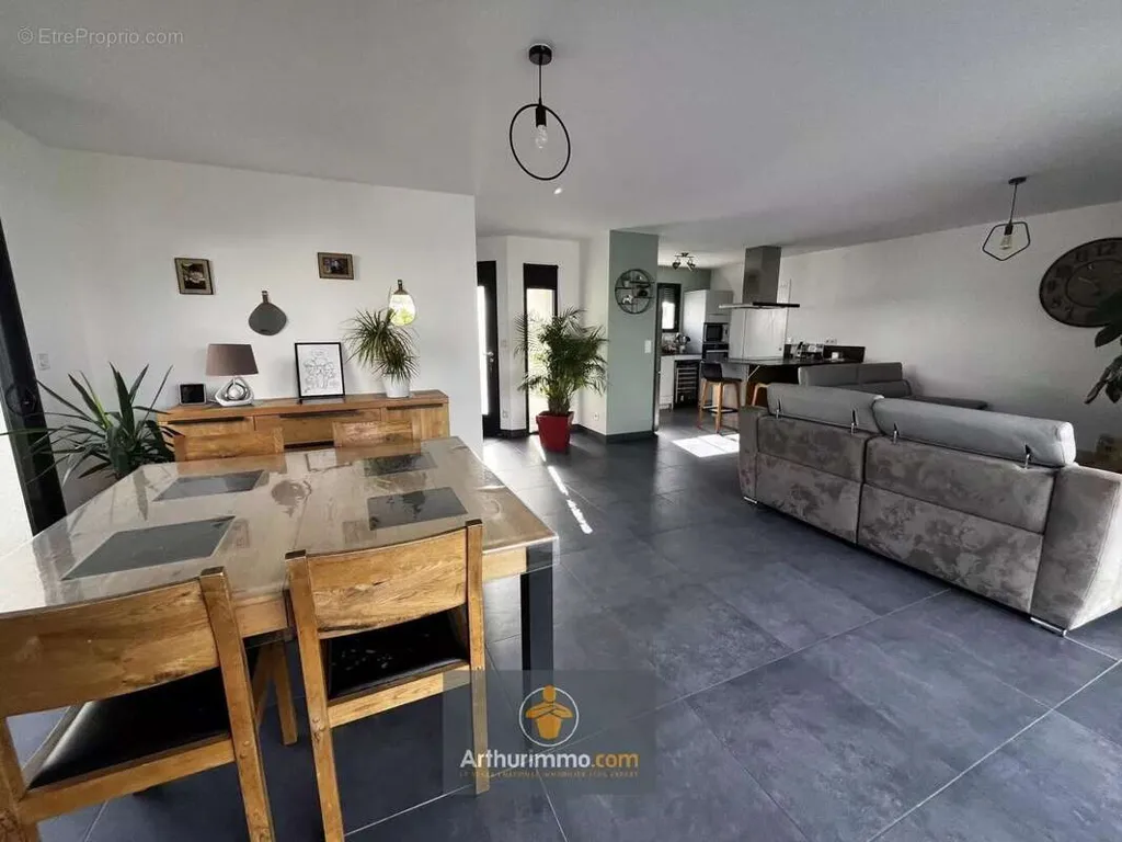 Salle à manger - Maison 7 pièces à Ferrieres