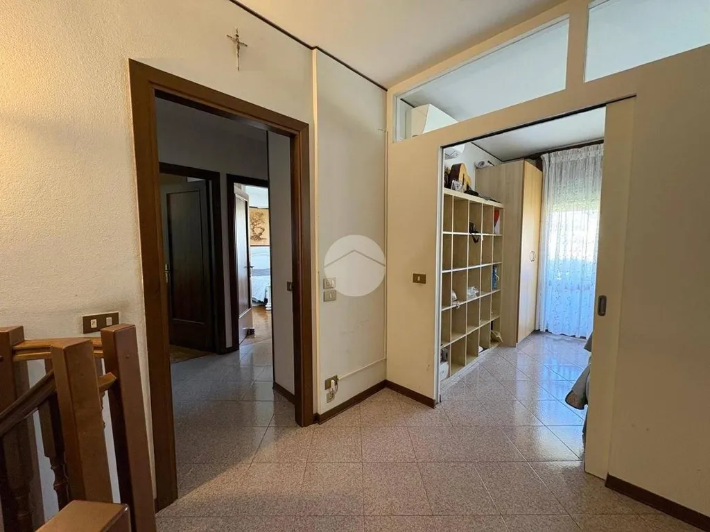 Esik - 3-Bedroom Apartment with Balcony in Vigonza