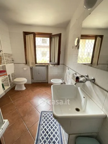 Salles de bain - Spacious Bifamiliar Villa in Gonzaga Centre