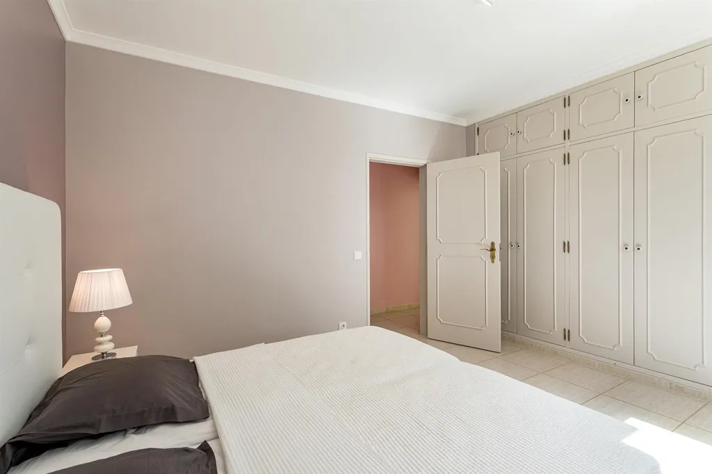 Bedrooms - Detached House with Pool in Loulé, Portugal