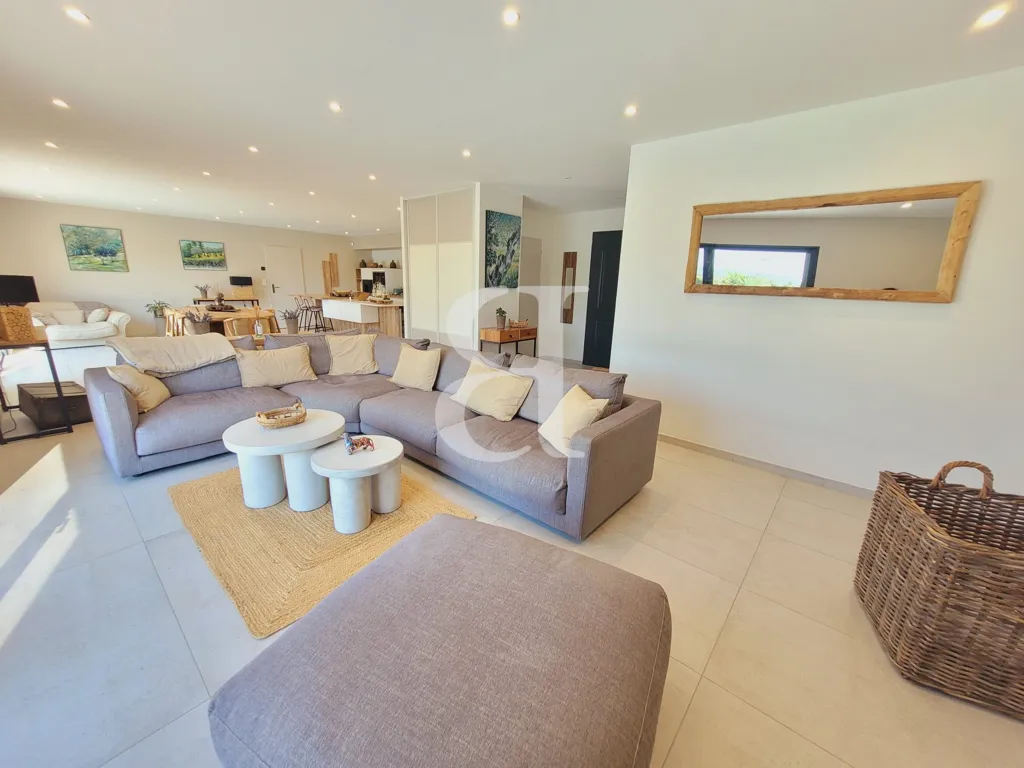 Elutuba - Contemporary Villa with Pool in La Bégude de Mazenc