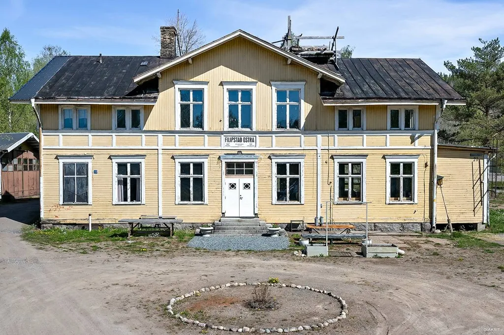 Välivaade - Historic Villa with Garden in Östra