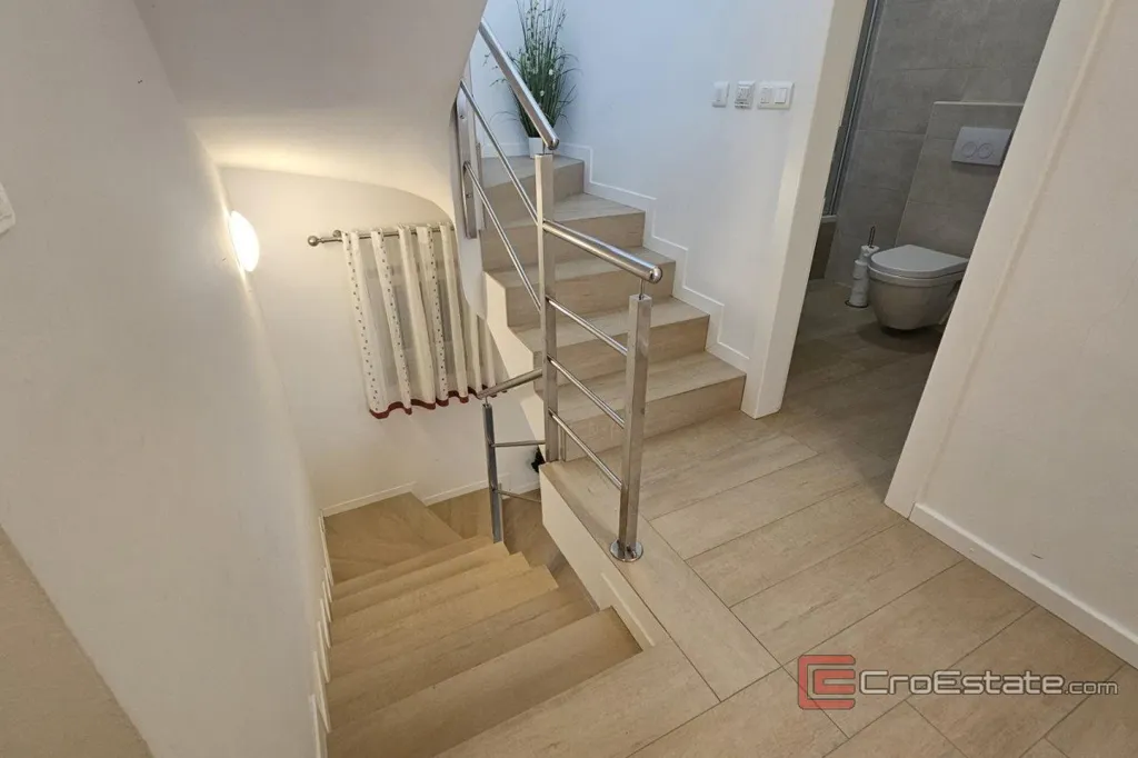 Toad - Apartment with Pool in Malinska, Krk