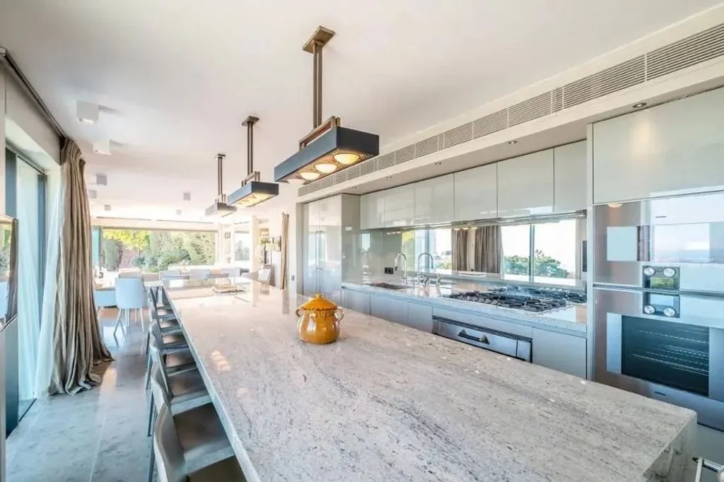Cucina - Luxury Villa with Panoramic Views in Vallauris