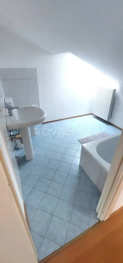 Salles de bain - Modern Apartment with Panoramic Terrace in Alba