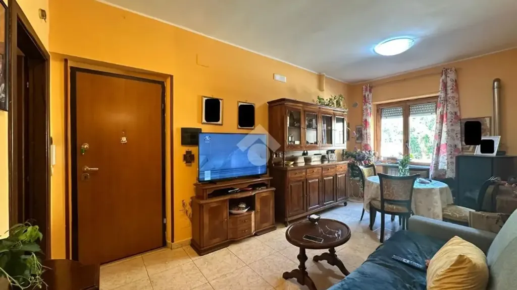 Elutuba - Three-Bedroom Apartment with Balcony in Crotone