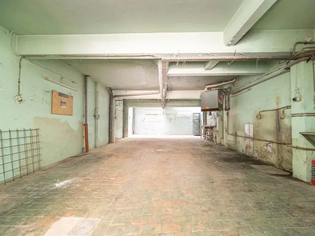 Garaaž - Warehouse Space at Mechelseplein, Antwerp