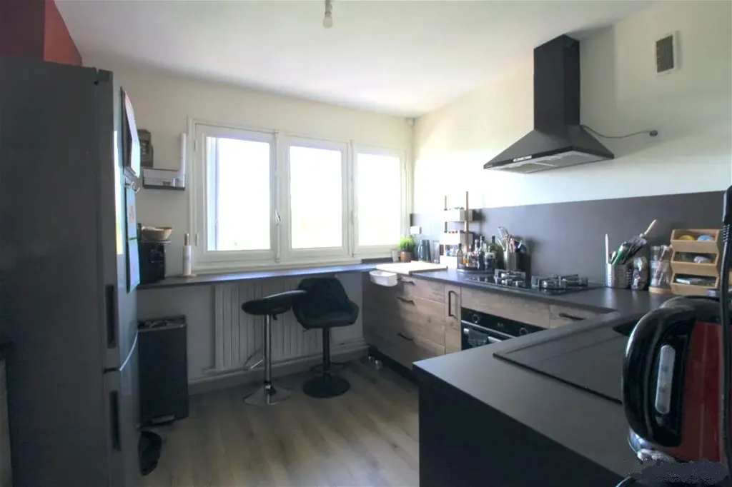 Cucina - 3-Bed Apartment with Balcony in Angers