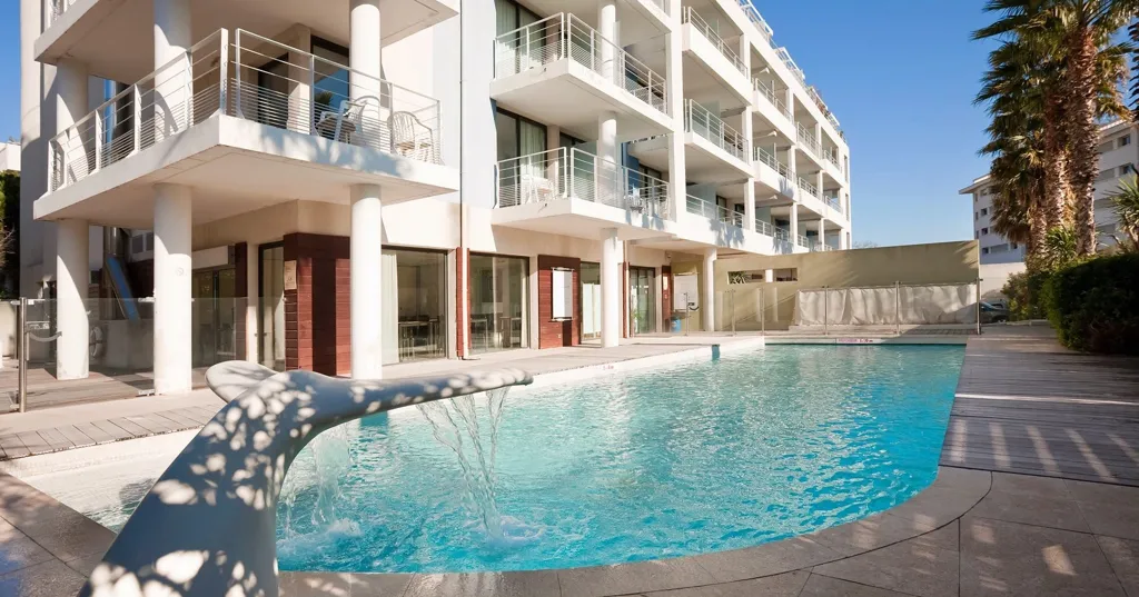 Piscina - New Build Apartments with Private Pool in Marseille