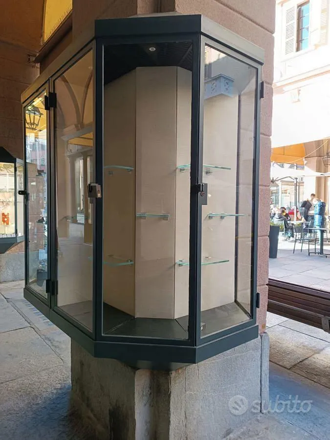 Toad - Commercial Space with Large Windows in Saluzzo