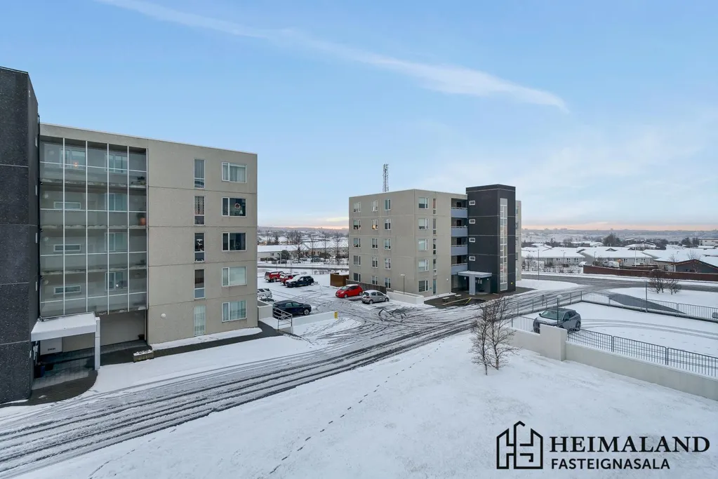 Esterno - Spacious 3-Bedroom Apartment with Elevator in Selfoss