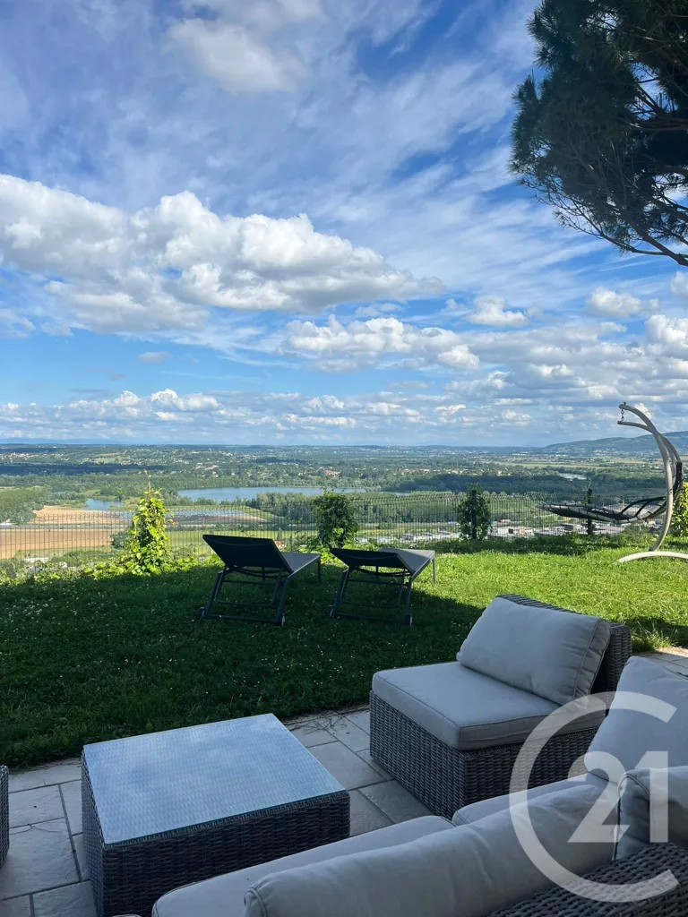 Terrasse - Maison avec Piscine et Vue Imprenable à Pommiers
