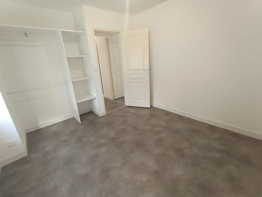 Toad - 2-Bedroom Flat in Centre Écommoy