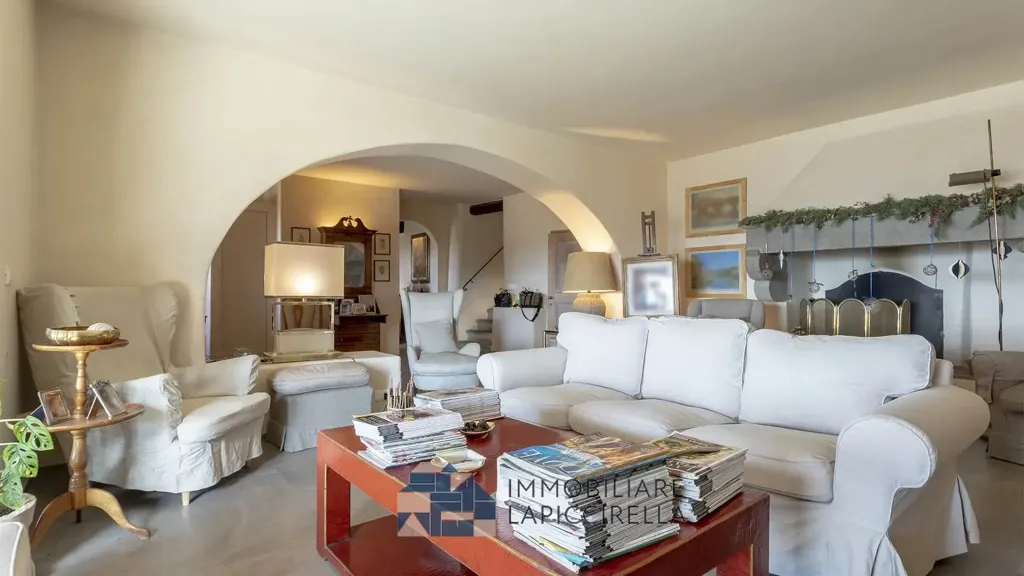 Séjour - Conservatively Reworked Villa with Olive Grove in Settignano