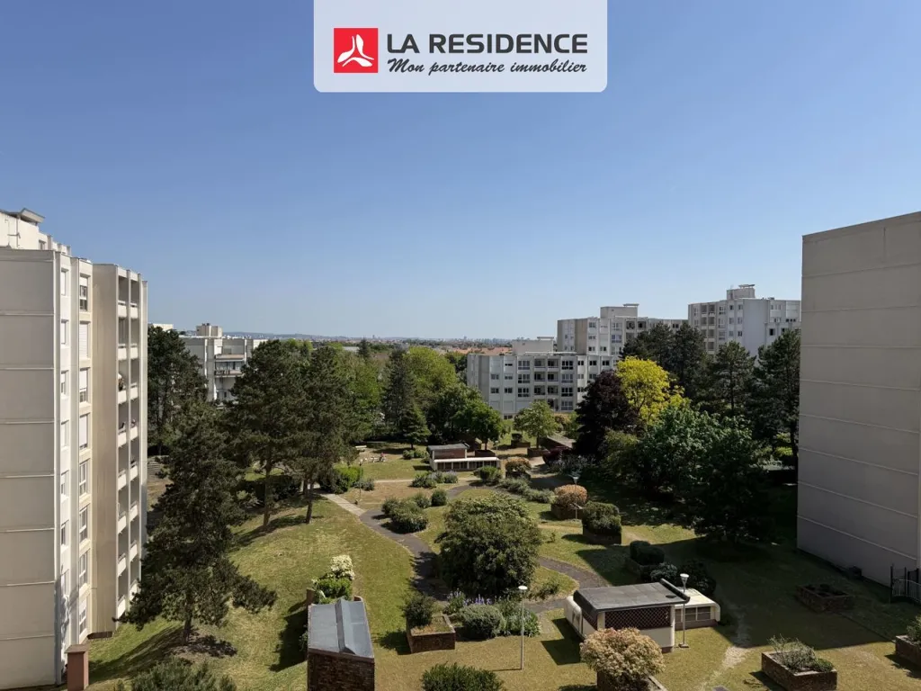 Aed - Apartment with Balcony in Chatou