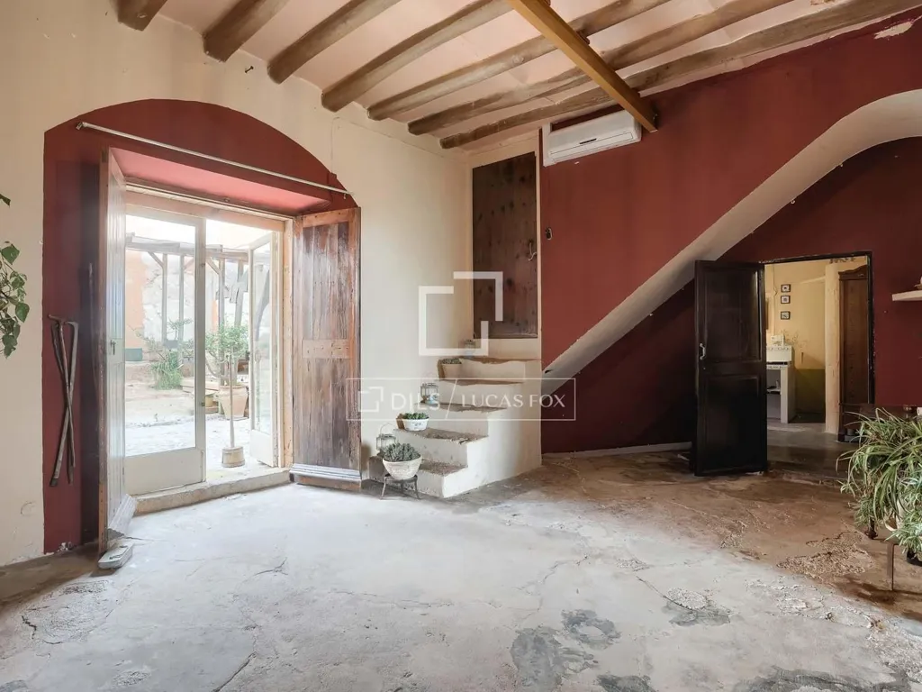 Pièces - Historic Estate with Equestrian Potential in Llucmajor