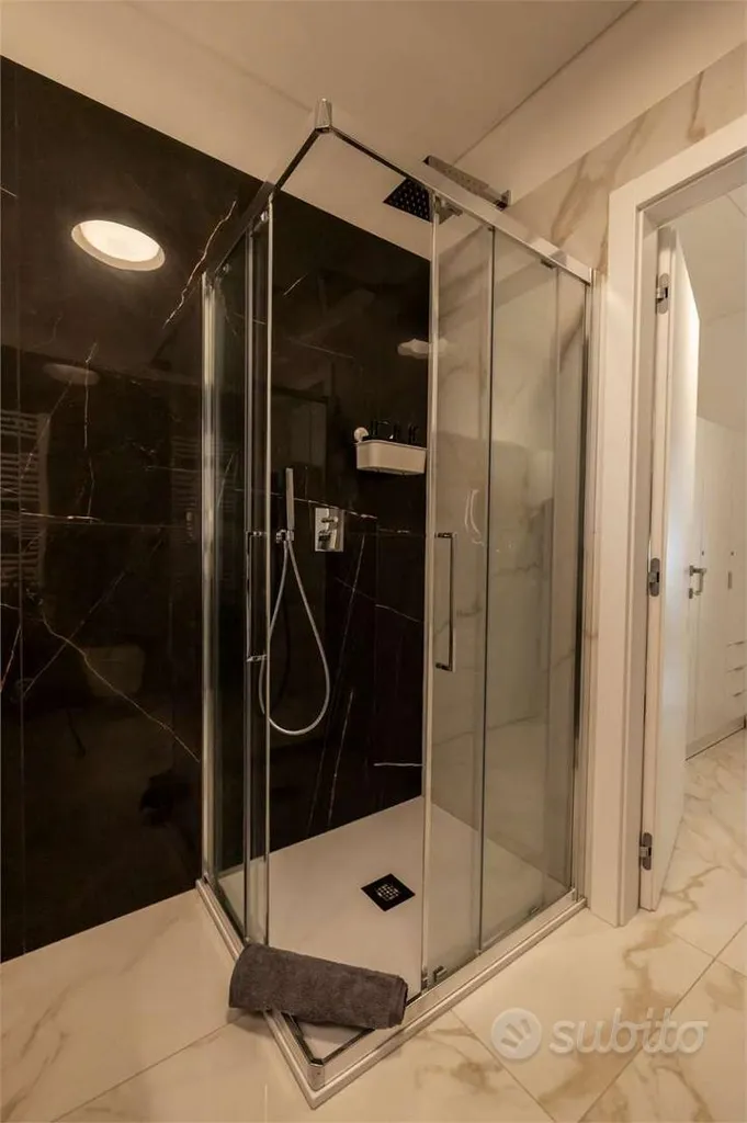 Salles de bain - Restored Two-Bedroom in Central Turin