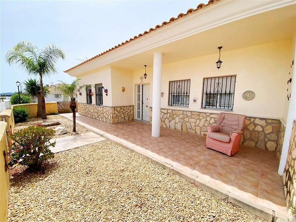Terrasse - Spacious Adjoined Villa with Terrace in Zurgena