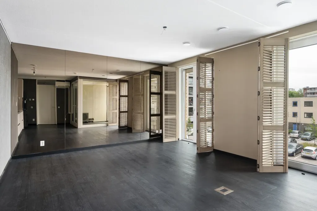 Toad - Newly Built Portiekflat with Loggia in Rotterdam