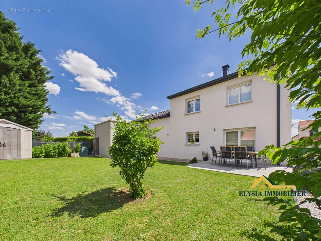 Jardin - Maison Luxueuse avec Terrasse à Ludres