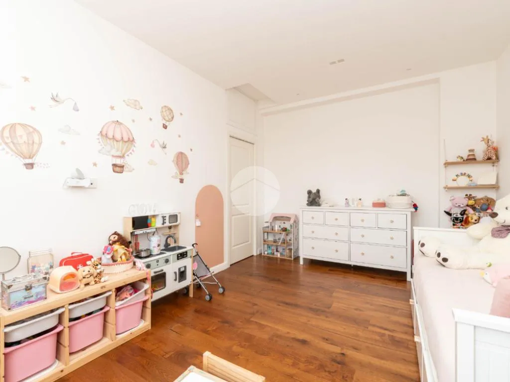Chambres - Fully Furnished Triplex with Balcony in Pero