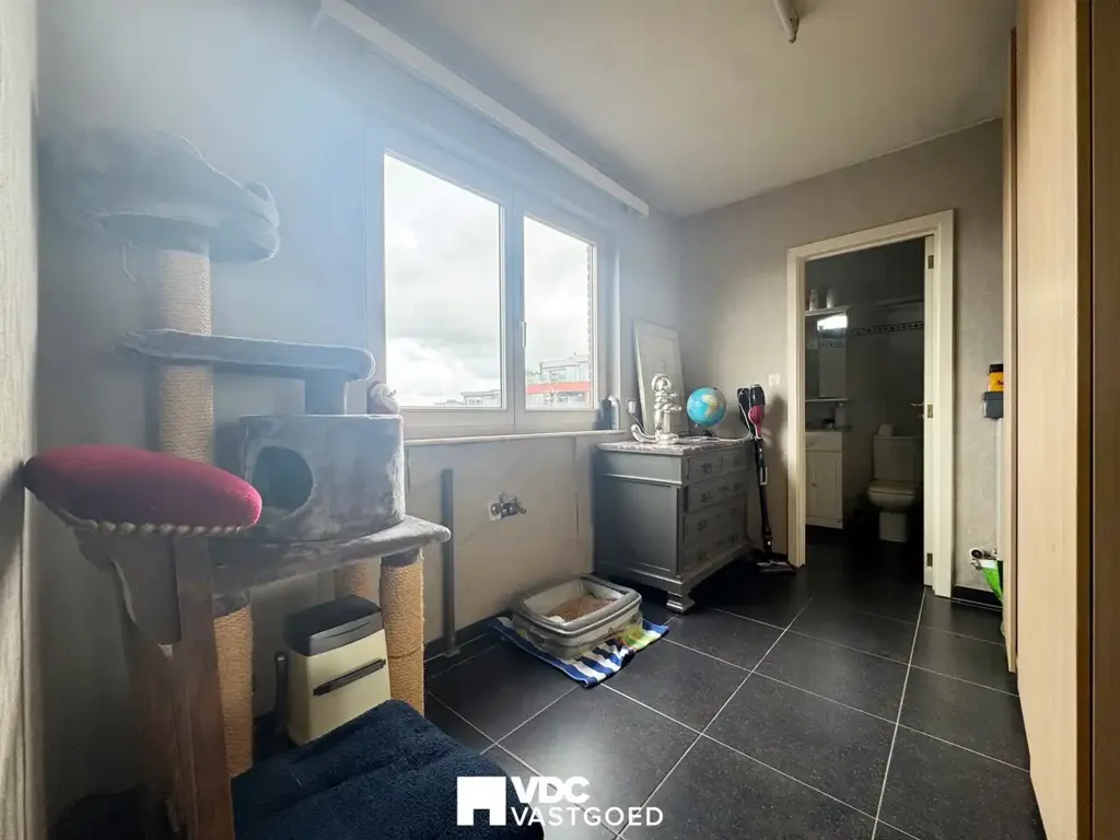 Salles de bain - Penthouse avec Terrasse Panoramique au Centre de Tongeren