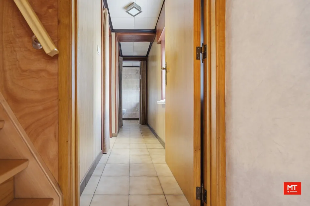 Esik - Renovatable House with Garden in Beselare