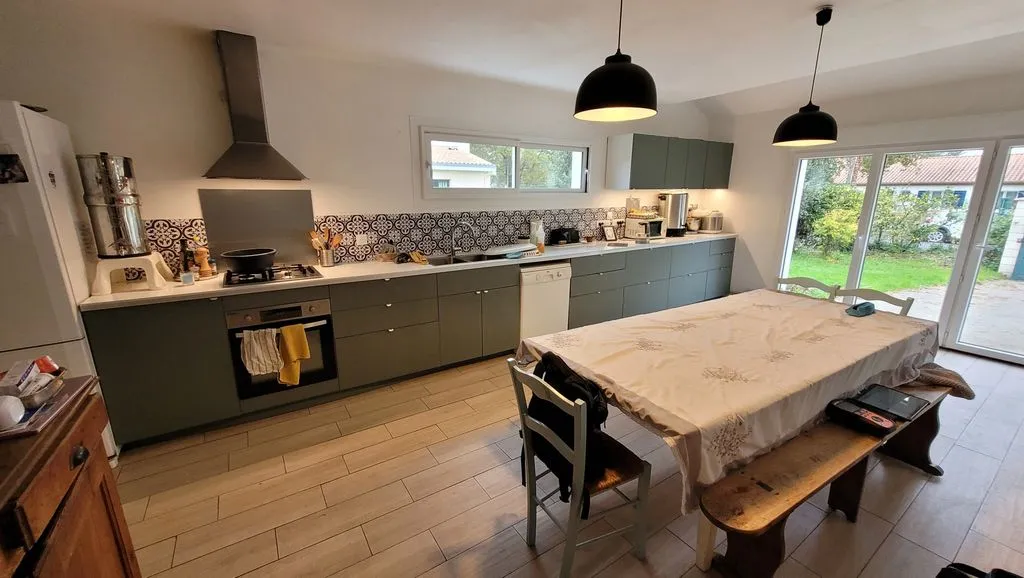 Cuisine - Maison Luxueuse avec Véranda à Château-Thébaud