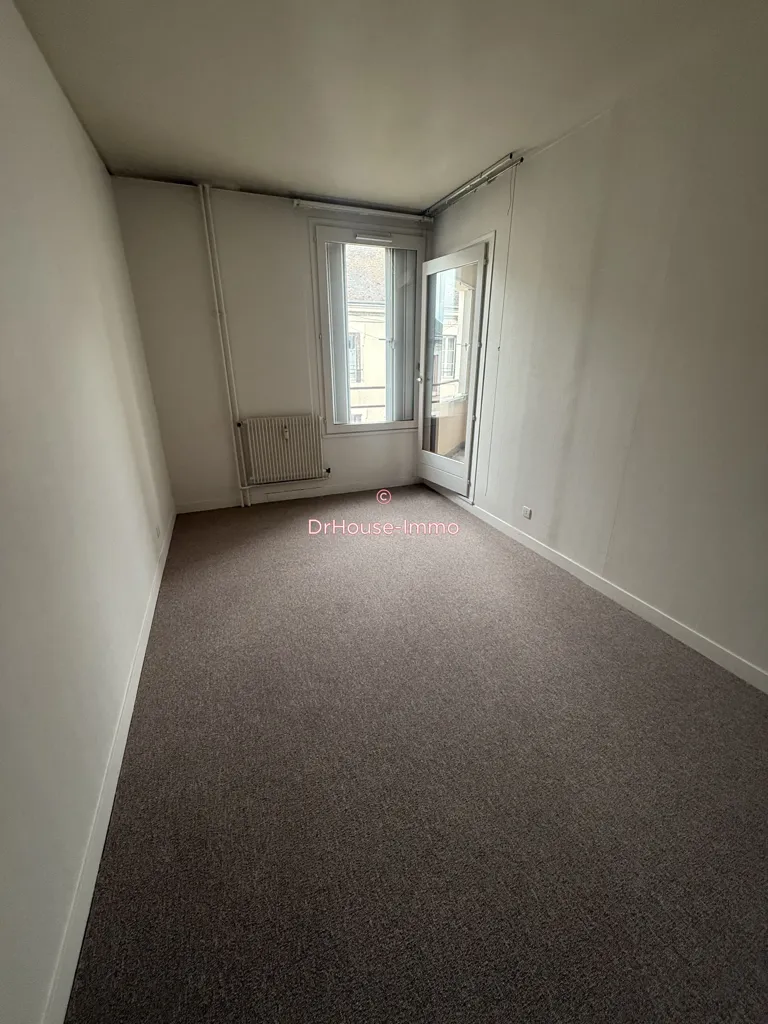 Toad - Second-Floor Flat with Loggia in Châteauroux Centre