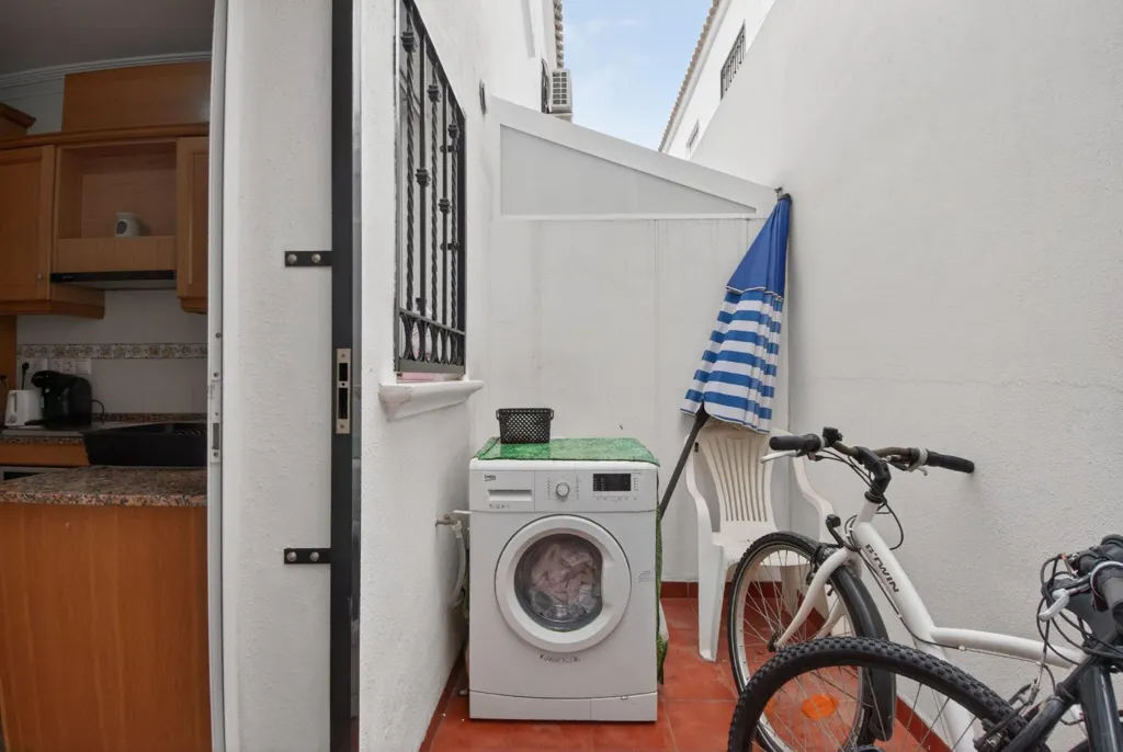 Pesuköök - Semi-Detached Villa with Sea Views in Punta Prima