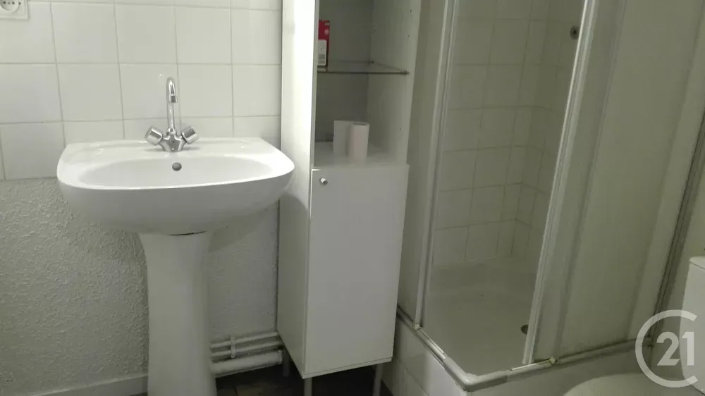 Salles de bain - Studio en RDC avec Parking à Joigny