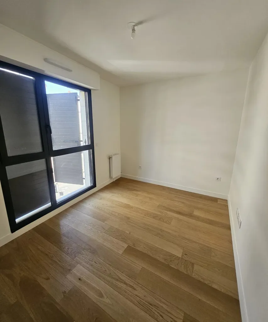 Toad - 4-Piece Flat with Balcony in Charenton