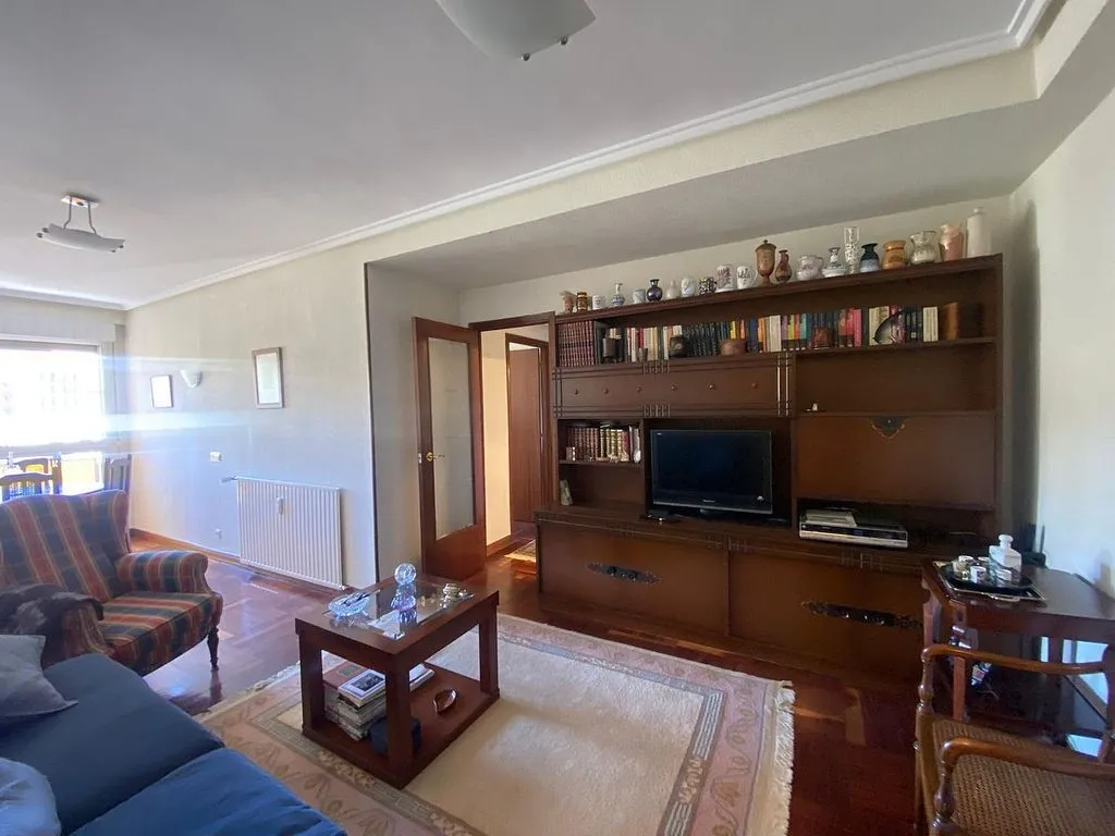 Elutuba - Three-Bedroom Flat with Balcony in Urkizu