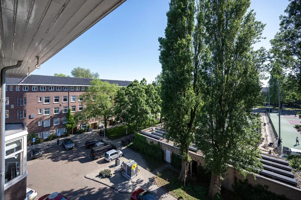 Balcon - 3-Bedroom Apartment with Free View in Amsterdam