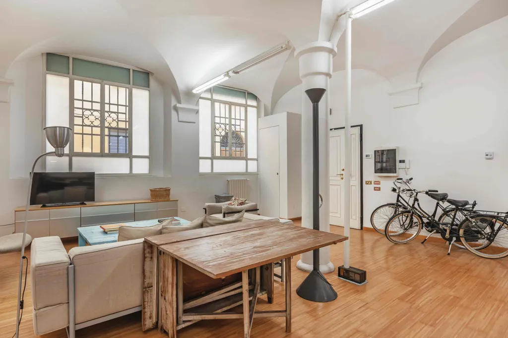 Séjour - Open-Plan Loft with Short-Term Rental in Bologna
