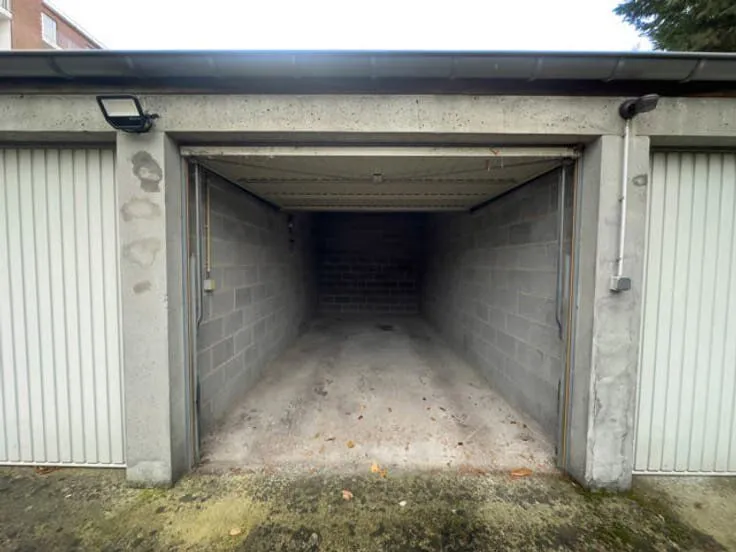 Garage - 1-Bed Flat with Terrace near Station