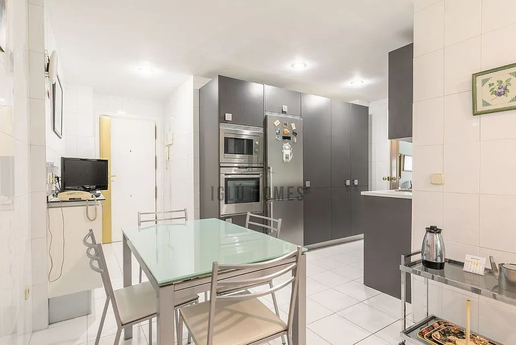Köök - Apartment with Terrace in Ríos Rosas, Madrid