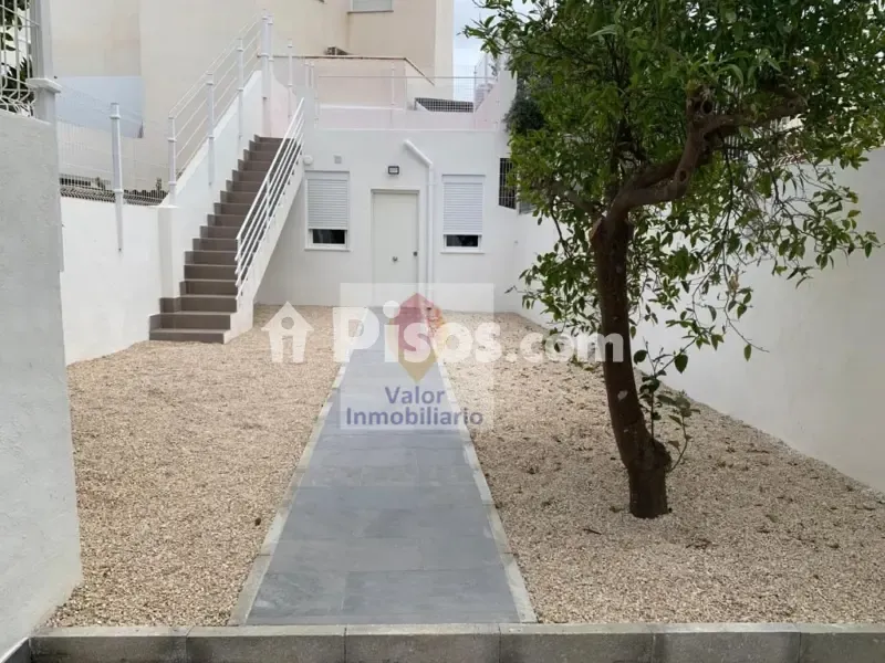 Jardin - Student Accommodation with 8 Bedrooms in La Ñora