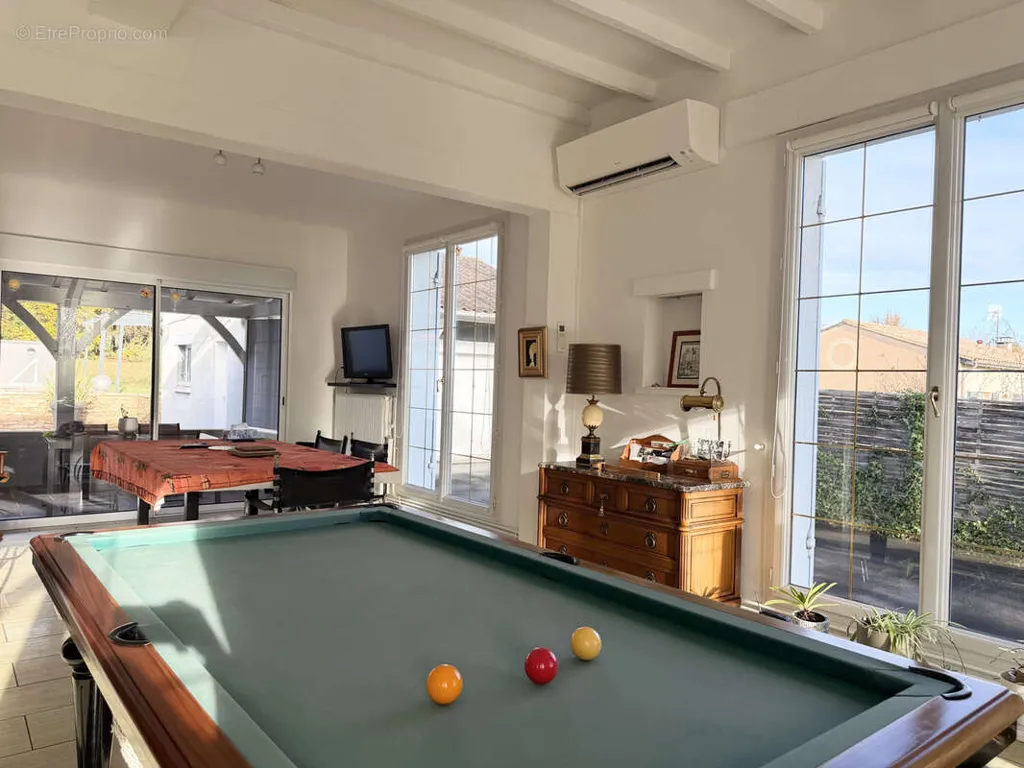 leisure_room