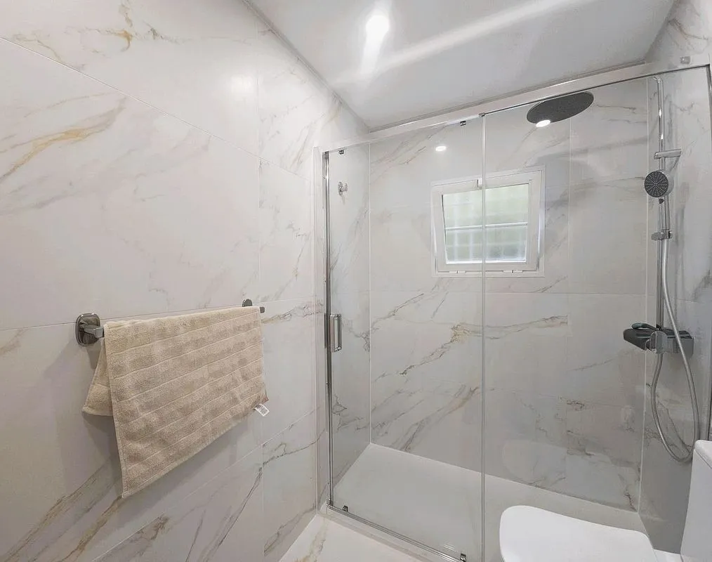 Salles de bain - Terraced House with Pool in Los Balcones