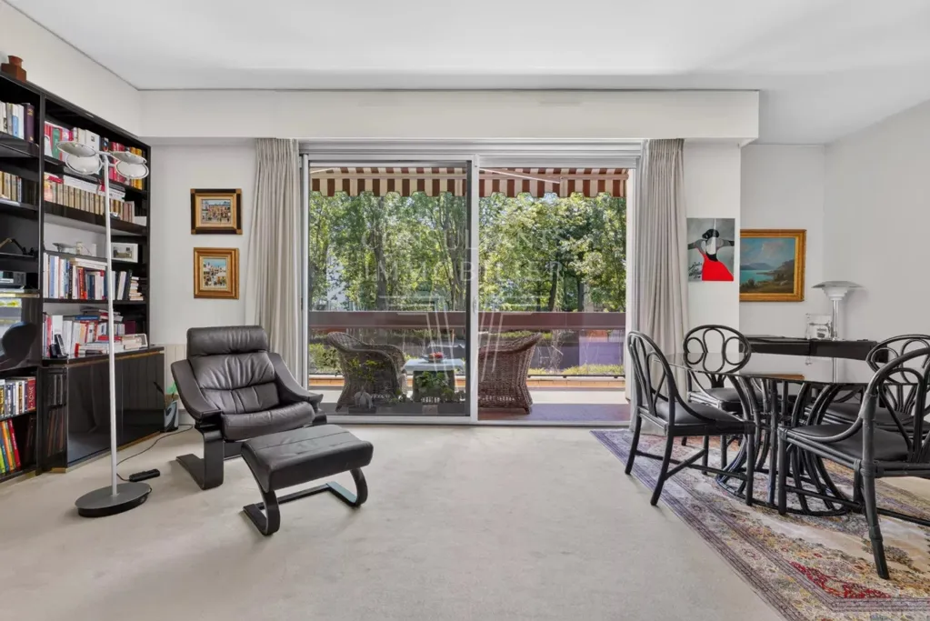 Studio - Spacious Apartment with Balcony in Neuilly
