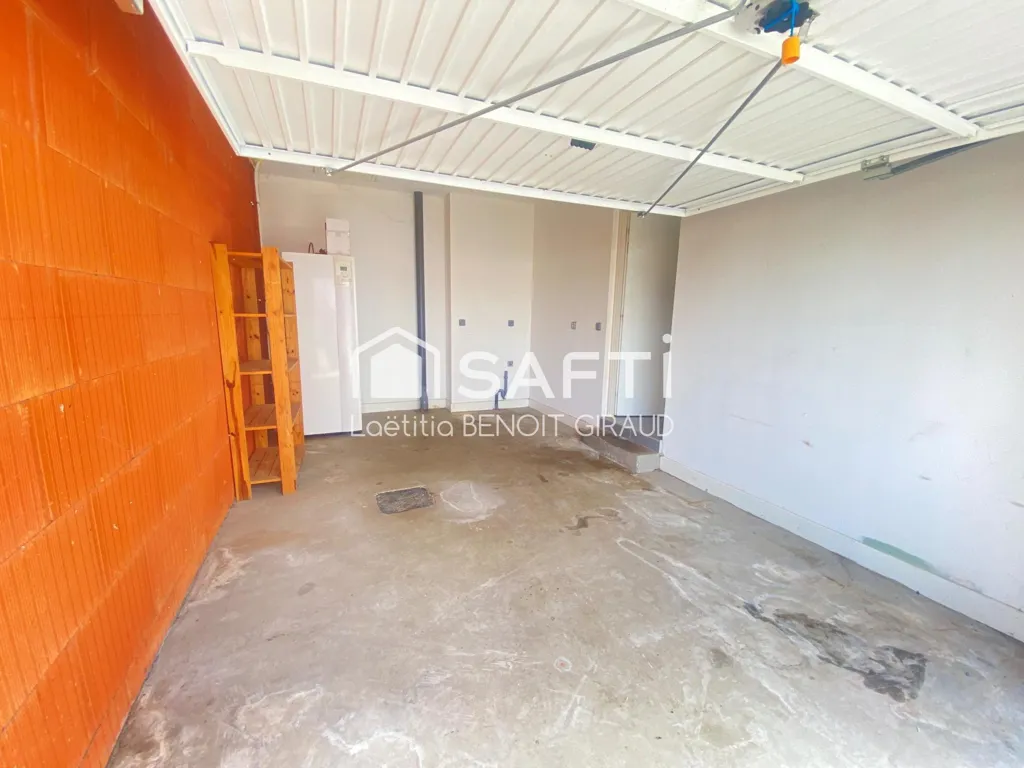 Garage - Maison avec Jardin Clos à Cozes