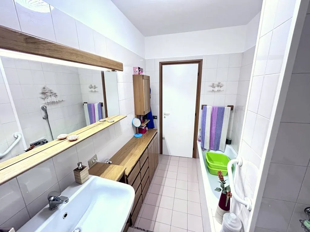 Salles de bain - Spacious Apartment with Garden in Lecco