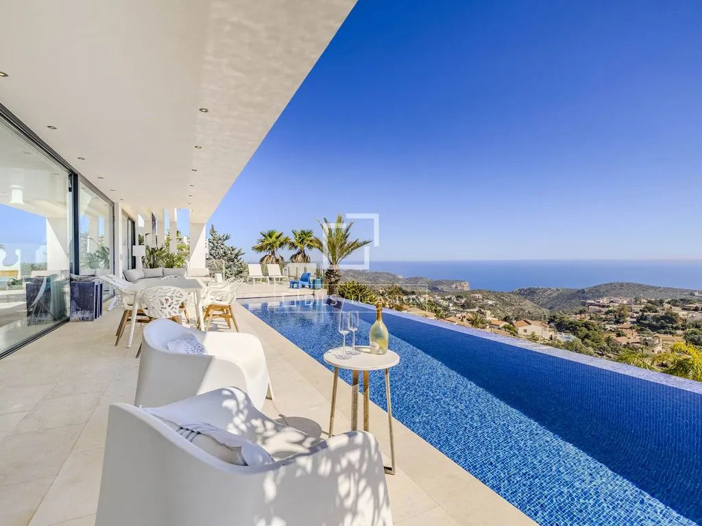 Piscine - Luxury Villa with Panoramic Sea Views in Benitachell