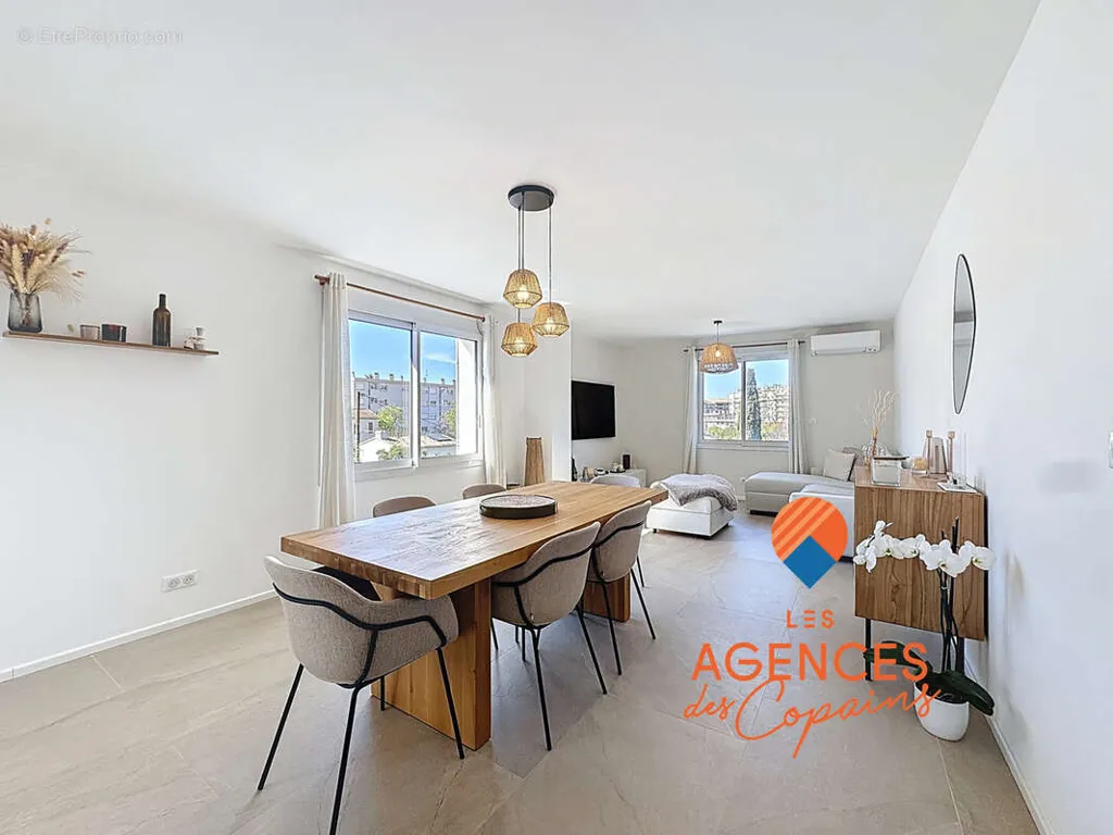 Söögituba - High-End Villa with Terrace in La Serinette