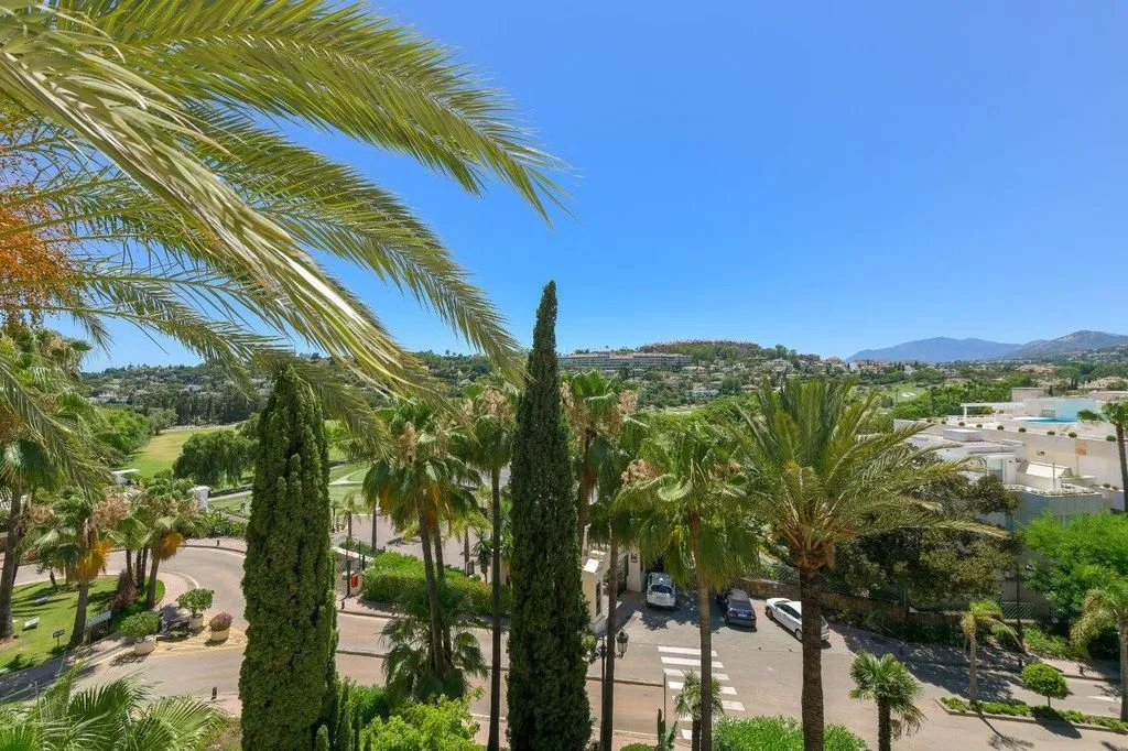 Penthouse with Golf Course Views in Marbella